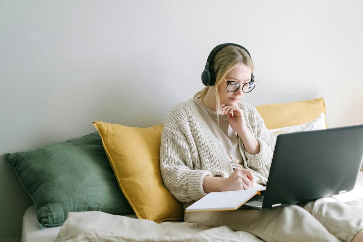 girl working with lap